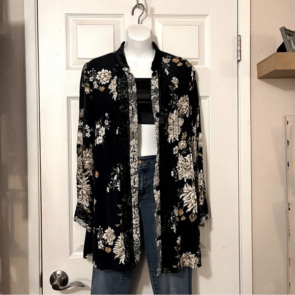 In Encore Flowy Floral Boho Coverup Lounging Button Down Light Jacket Top - Picture 2 of 11
